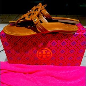 Brown size 8.5 Tory Burch sandals. Great condition!